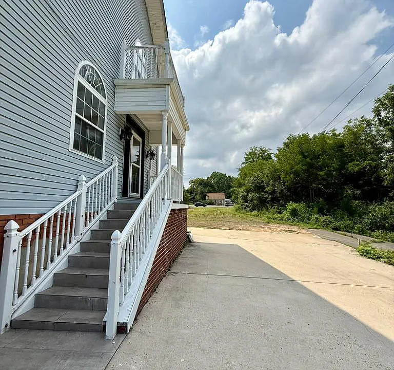 3001 Preston Ave