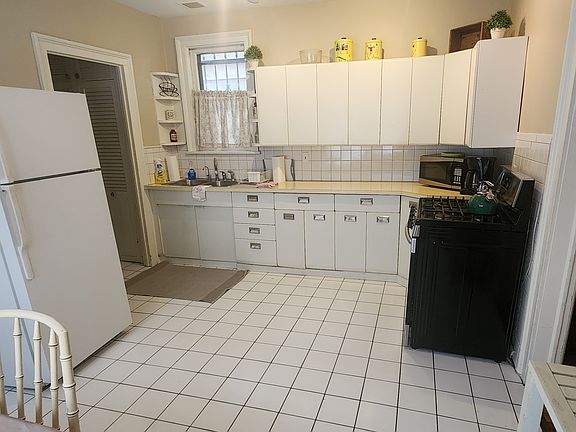 5th image of 30 Elmwood Ave #1