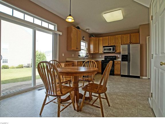 5th image of 571 Beechwood Ln