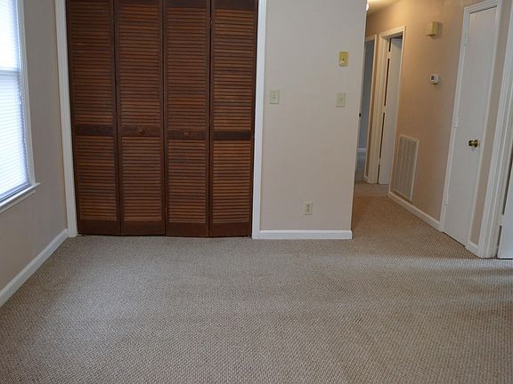 5th image of 384 Louise Ln