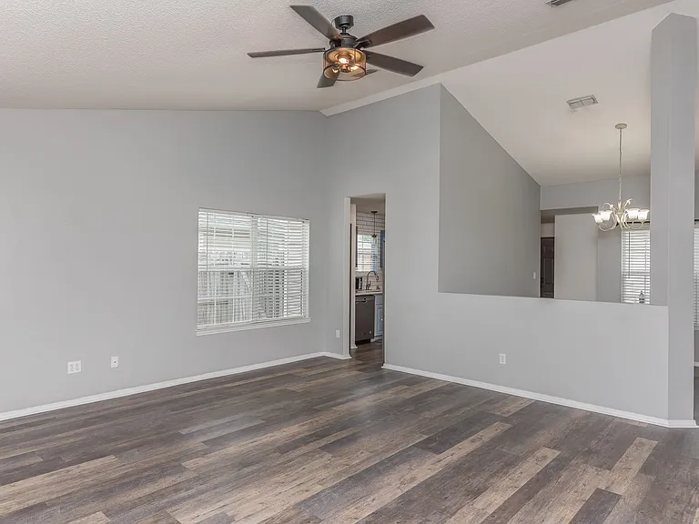 617 Hanley Downs Dr — Photo 8