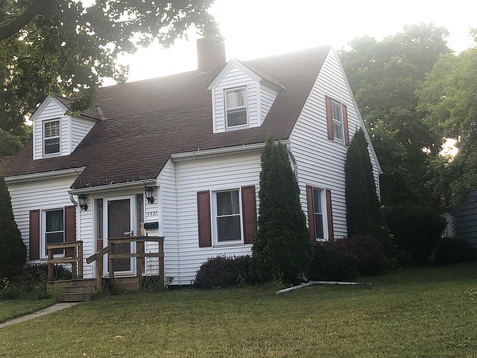 2nd image of 2221 Ray St