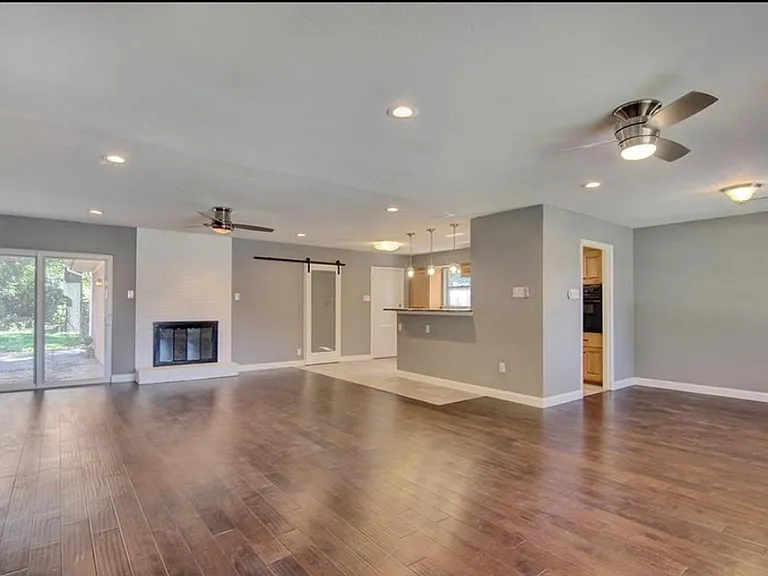 3212 Golfing Green Dr — Photo 1