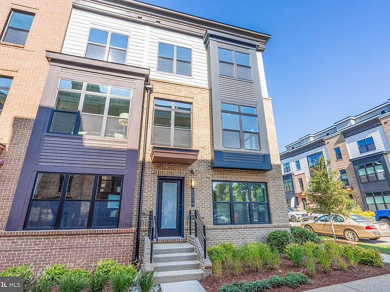2038 Tysons Ridgeline Rd — Photo 2