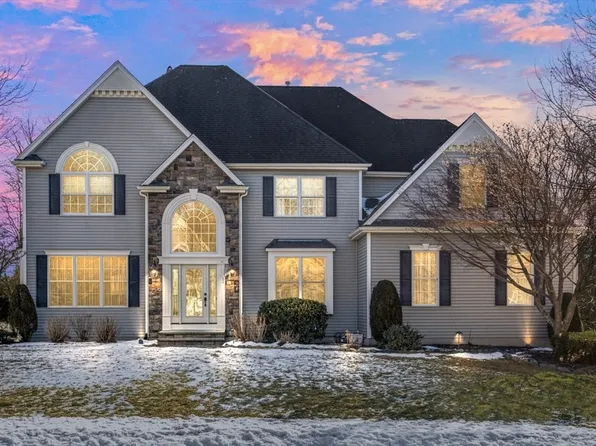 82 Constance Way, North Attleboro, MA 02760