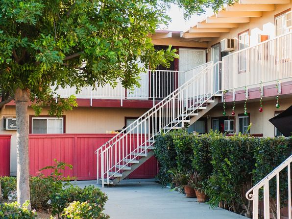 52nd Street Apartments | 1200-1210 3720th E, Long Beach, CA