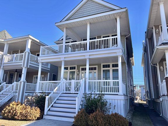 2nd image of 1751 Haven Ave #2