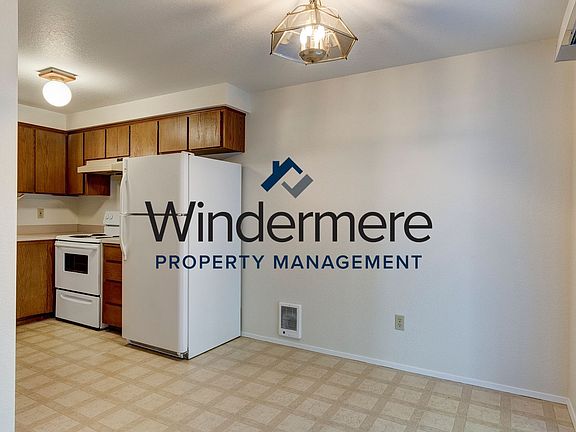 3rd image of 1079 SW Barrington Dr APT 102