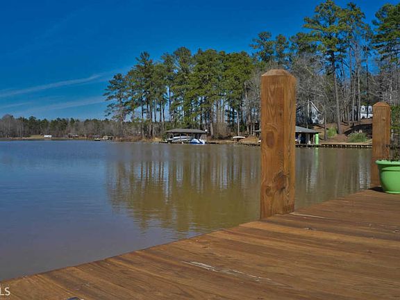 3rd image of 2198 Lake Crest Dr