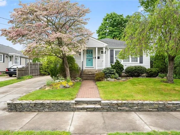 135 Albert Ave, Cranston, RI 02905
