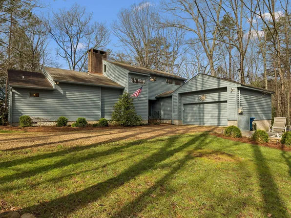 2429 Boston Branch Cir, Signal Mountain, TN 37377