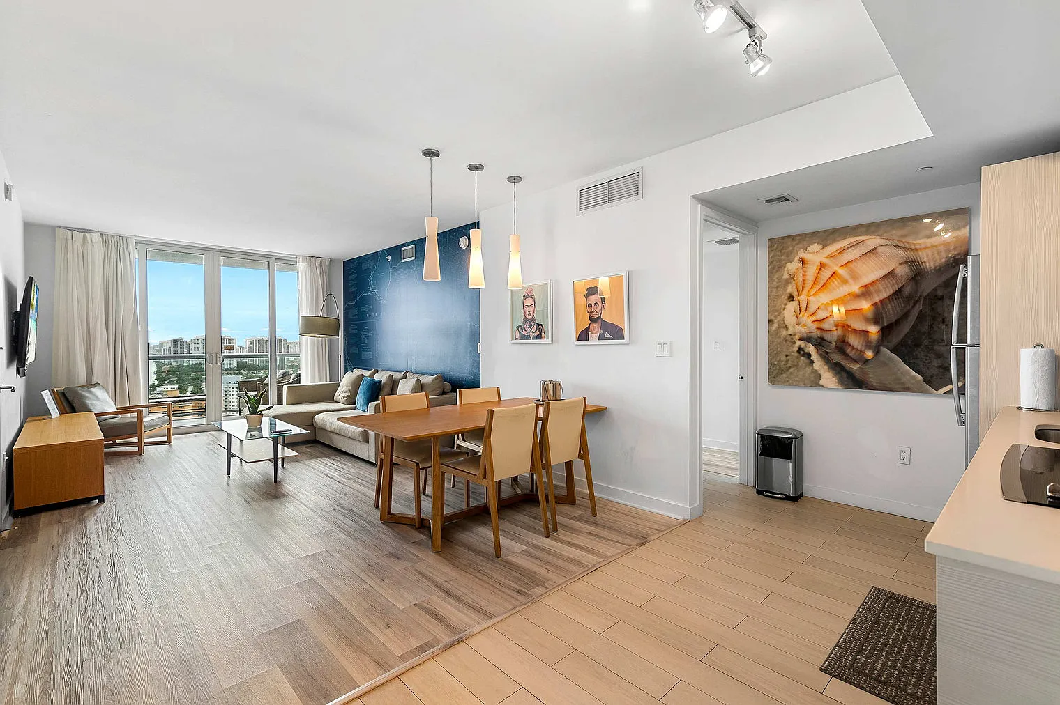 2 bed, 2.0 bath, 990 sqft, $8,178 — Photo 2