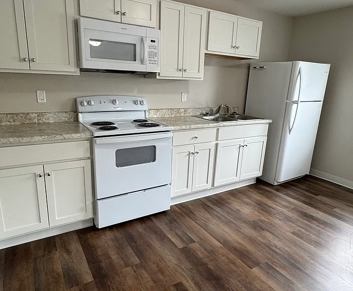 2401 Charles St #9 — Photo 5