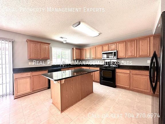 4th image of 10834 Glenluce Ave