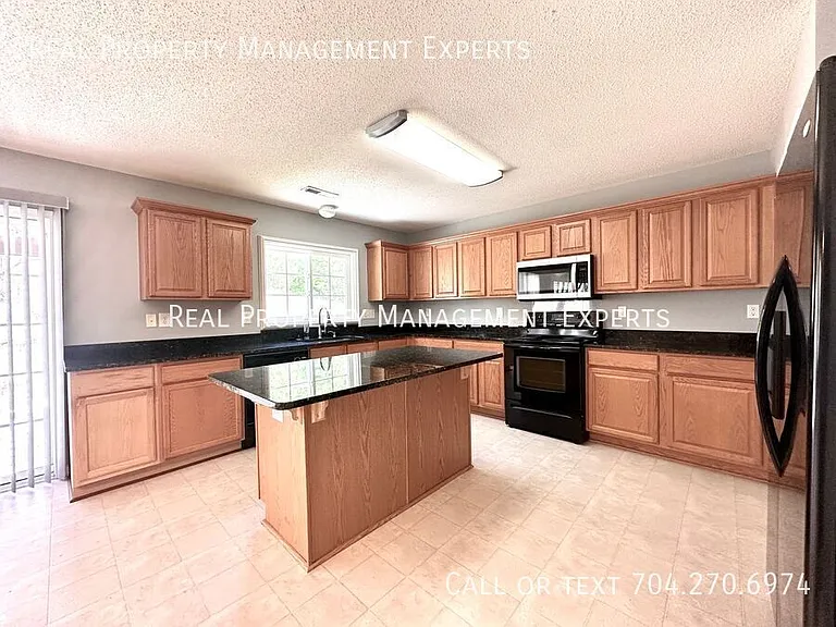 10834 Glenluce Ave — Photo 4