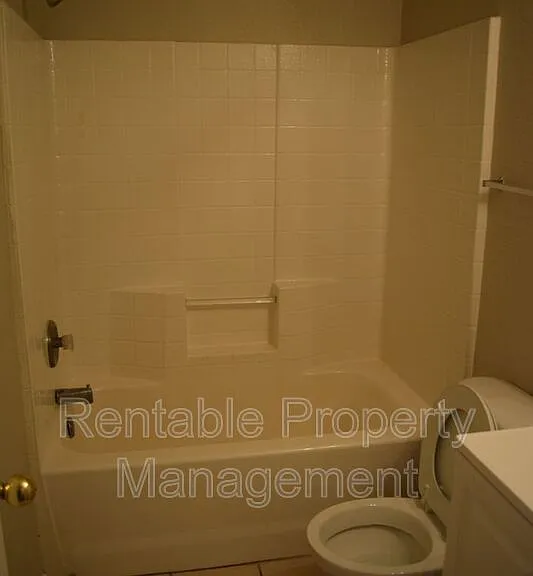 8028 Doreen Ave — Photo 9