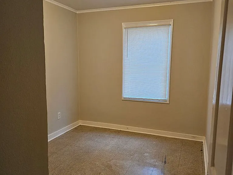 2318 Alabama Ave — Photo 10