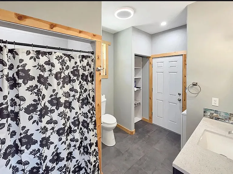 207 N Main St #B — Photo 6
