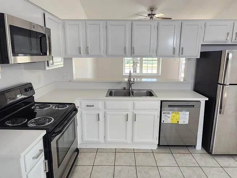 4621 Waterway Dr — Photo 3