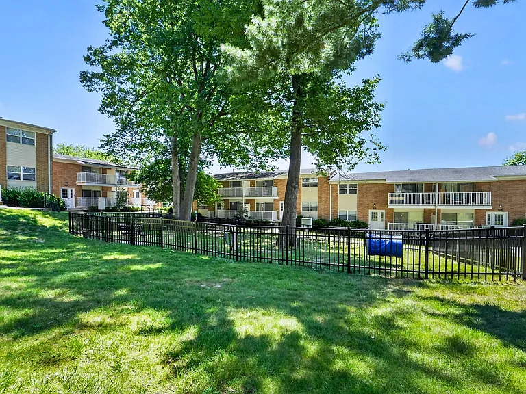 Unwind in the tranquil outdoor space of Eagle Rock Apartments at North Plainfield. Surrounded by lush greenery and modern comforts, this community offers a peaceful retreat. Don't miss outschedule your visit today!