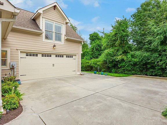 5th image of 9141 Leyland Dr