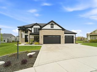 825 Schilling Dr, Crown Point, IN 46307