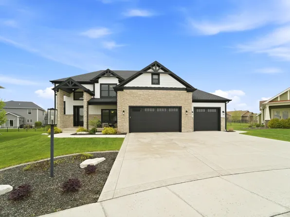 825 Schilling Dr, Crown Point, IN 46307