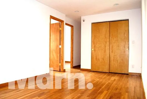 Rented by Mdrn Residential | media 53