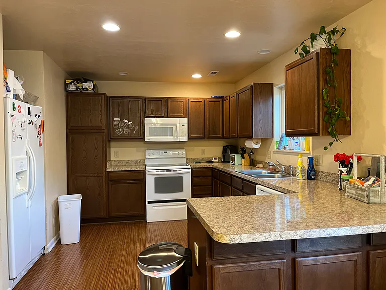 1118 Boswell Dr — Photo 7