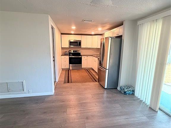 3rd image of 9235 Crabtree Ln