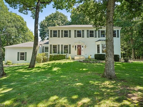 3rd image of 12 Eagle Nest Ln