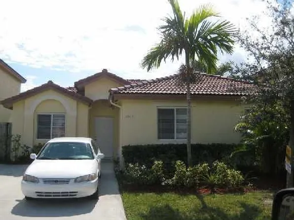 9028 SW 215th St, Cutler Bay, FL 33189
