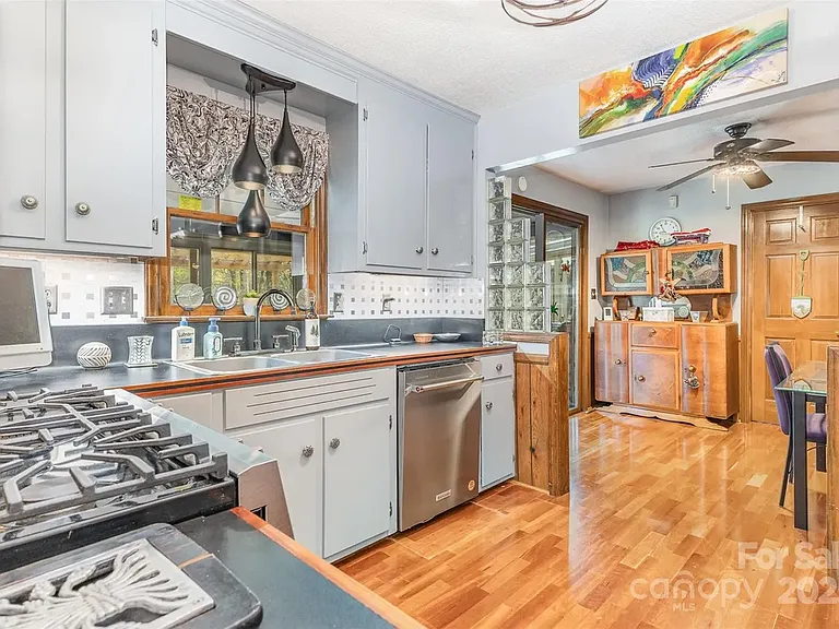 929 Autumnwood Ln — Photo 8