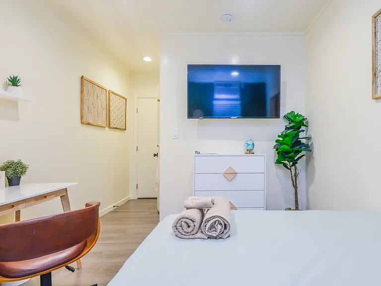 5608 Fernwood Ave — Photo 2