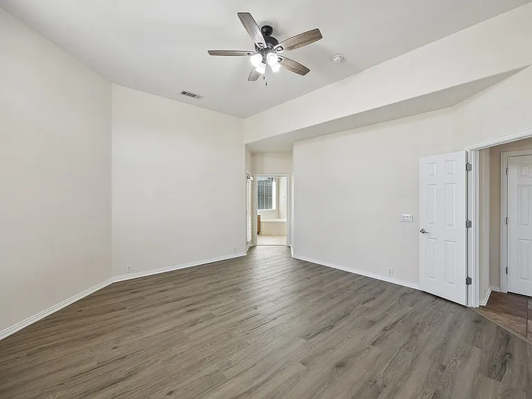 5193 Rolling Hills Dr — Photo 6
