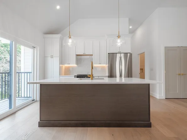 10 Rockland St #1, Roxbury, MA 02119