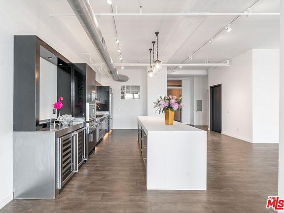 4th image of 1645 N Vine St #512
