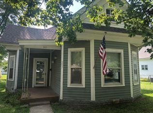 207 N 5th St, Elsberry, MO 63343