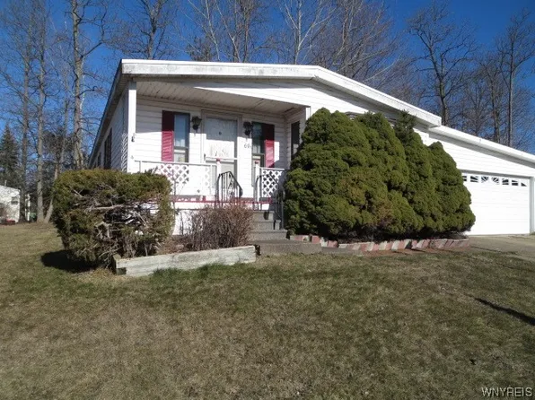 60A Waterview Pkwy, Hamburg, NY 14075