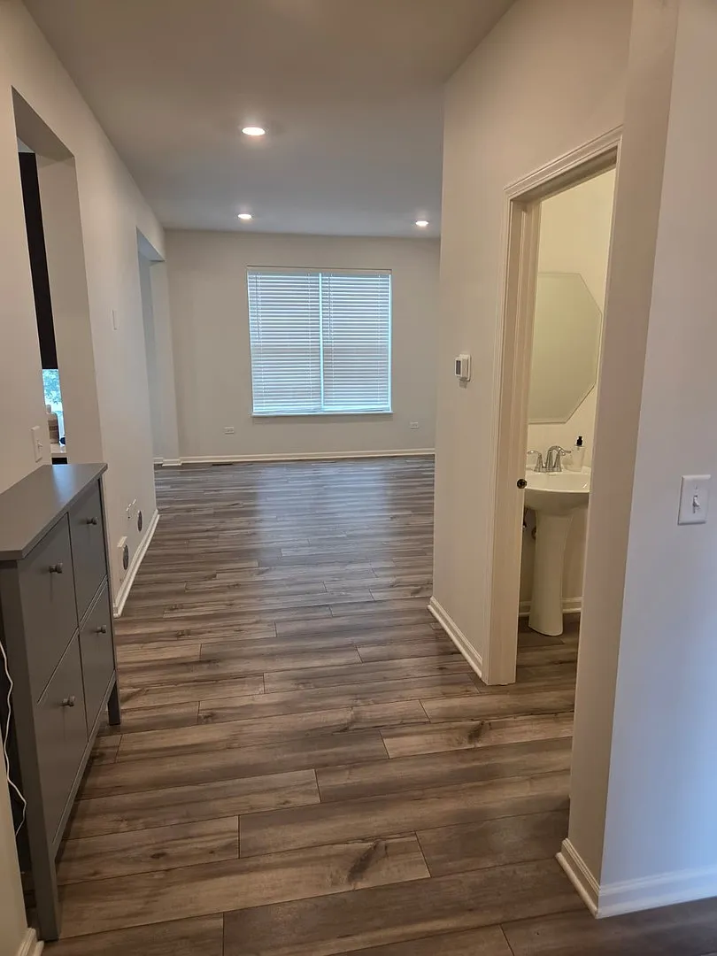 3 bed, 2.5 bath, 1776 sqft, $2,700 — Photo 2