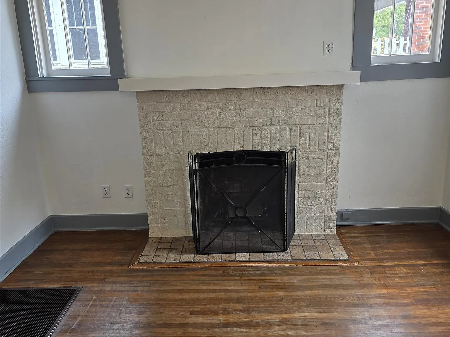 2 bed, 1.0 bath, 1068 sqft, $1,095 — Photo 2