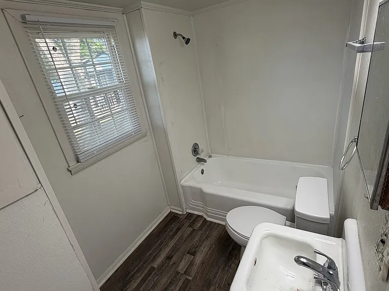 604 E Church St — Photo 7