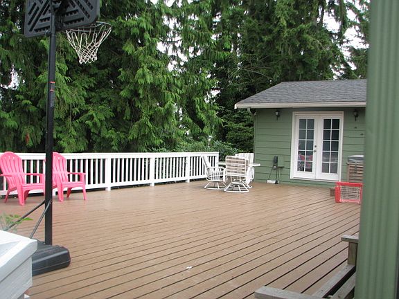 1000 sq ft Deck