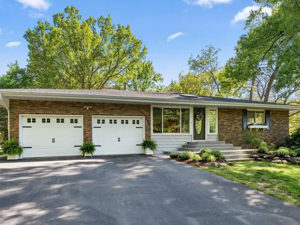 1000 Valley Oaks Rd, Vadnais Heights, MN 55127