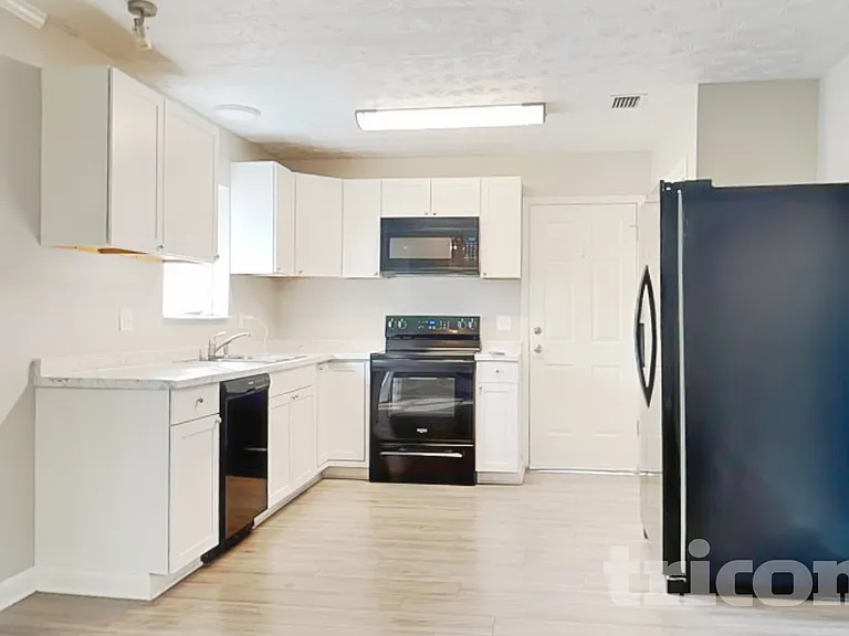 671 Custer Cir — Photo 4
