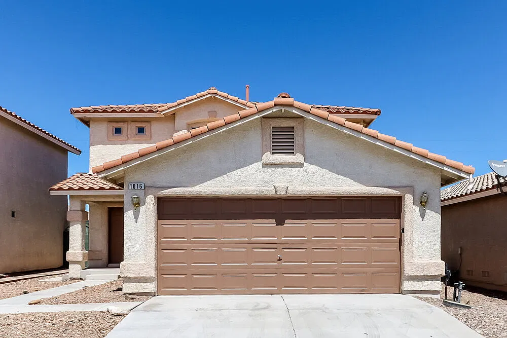 3 bed, 2.5 bath, 1429 sqft, $2,050 — Photo 1