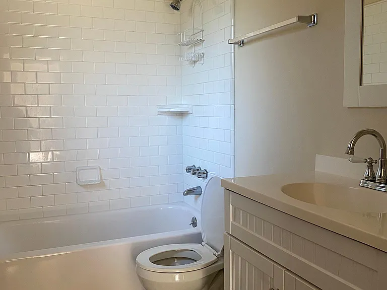 842 N Rengstorff Ave #L — Photo 4