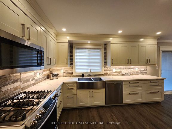 2nd image of 699 Castleguard Cres