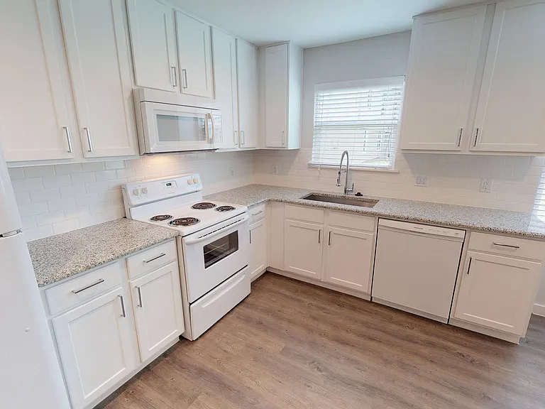 Treemont Apartments — Photo 7