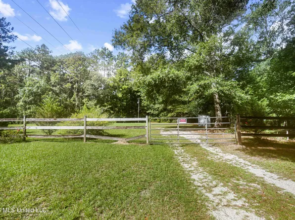573 Pine Grove Rd, Picayune, MS 39466